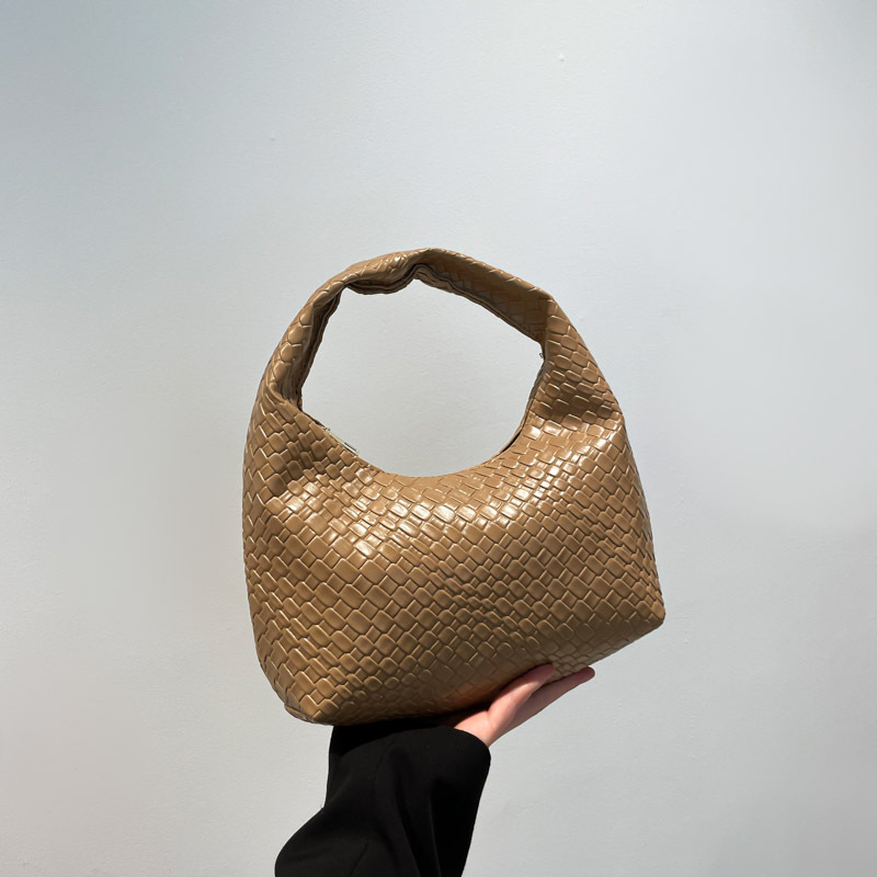 Bolsa de tejido francesa de alto nivel para mujeres 2025 nuevo bolso de bolsillo de nicho de textura de bolso de viaje de bolso de mano universal
