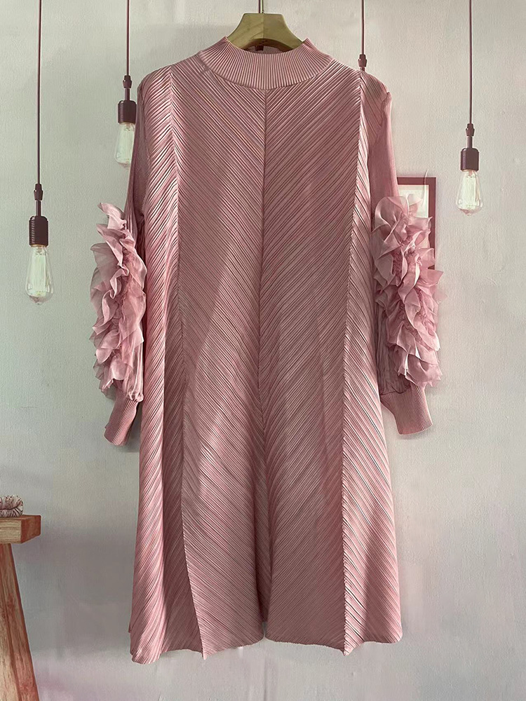 Elegant veckad klänning för dam till bröllop höst och vinter_voghion.com