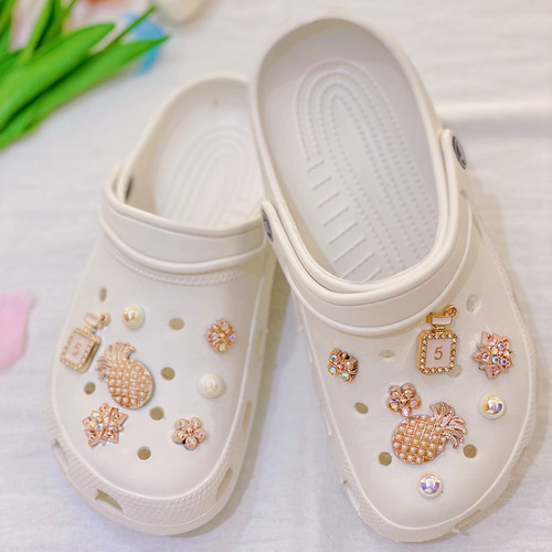 Cross-border hole shoes DIY shoe flower buckle pearl versatile flowers water diamond detachable fit hole shoes decoration buckle