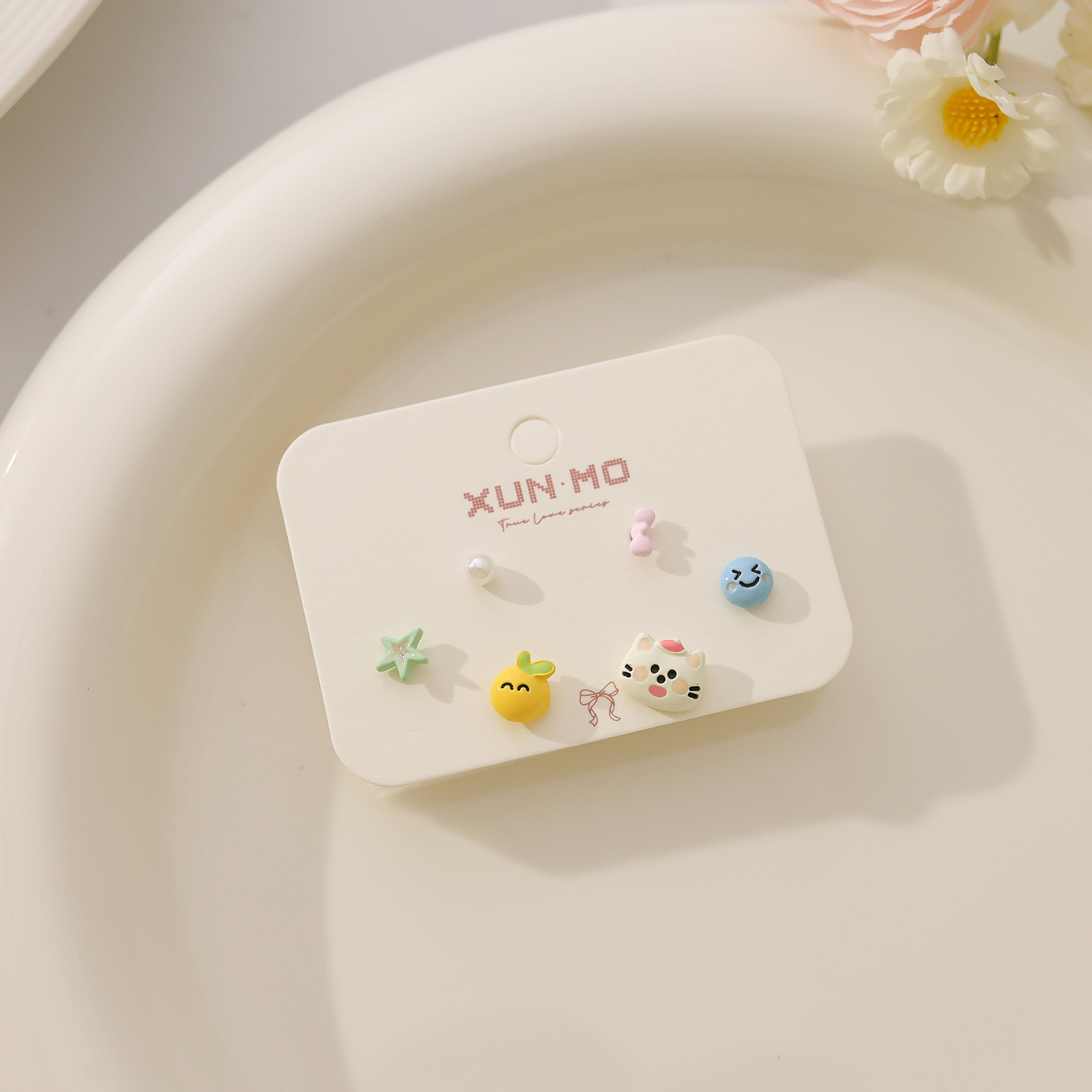 Juego de pendientes de aguja plateados, sencillos y compactos para mujer, pendientes geométricos en forma de corazón, bonitos, dulces y versátiles, venta al por mayor para puestos de mercado