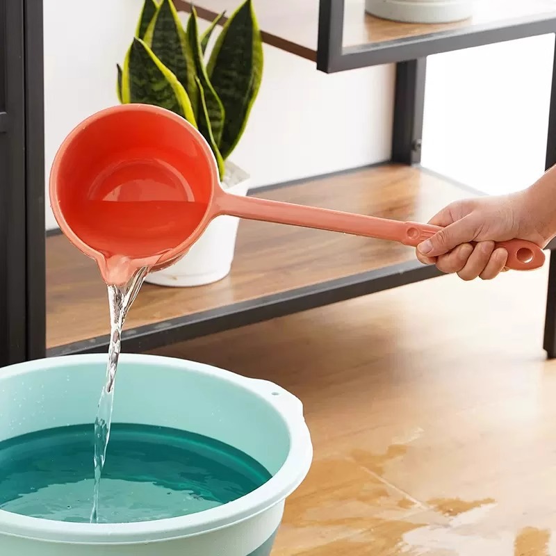 Long-Handled Water Ladle for Home Kitchen, Thickened Plastic Water Scoop for Watering Flowers, Bathing, and Children's Hair Washing