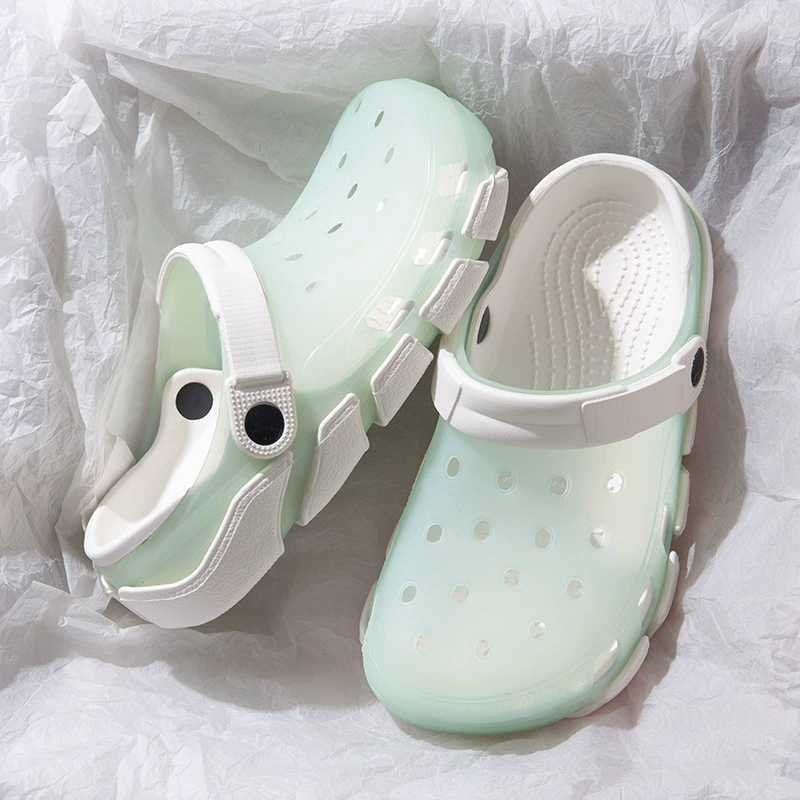 Сандалии в стиле Crocs летом, трендовые пляжные платформы, нескользящие женские тапочки, для прогулок на улице, пляжный стиль, закрытый носок, женский стиль