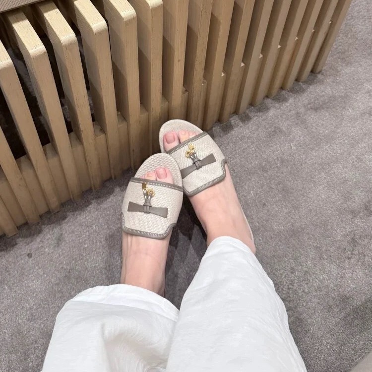 Sheepskin Version~Metal Buckle Slip-On Slippers for Women, Summer Outdoor Wear, Round-Toe Open-Toe Sandals, Casual Flat Mules Sheepskin Version~Metal Buckle Slip-On Slippers for Women, Summer Outdoor Wear, Round-Toe Open-Toe Sandals, Casual Flat Mules