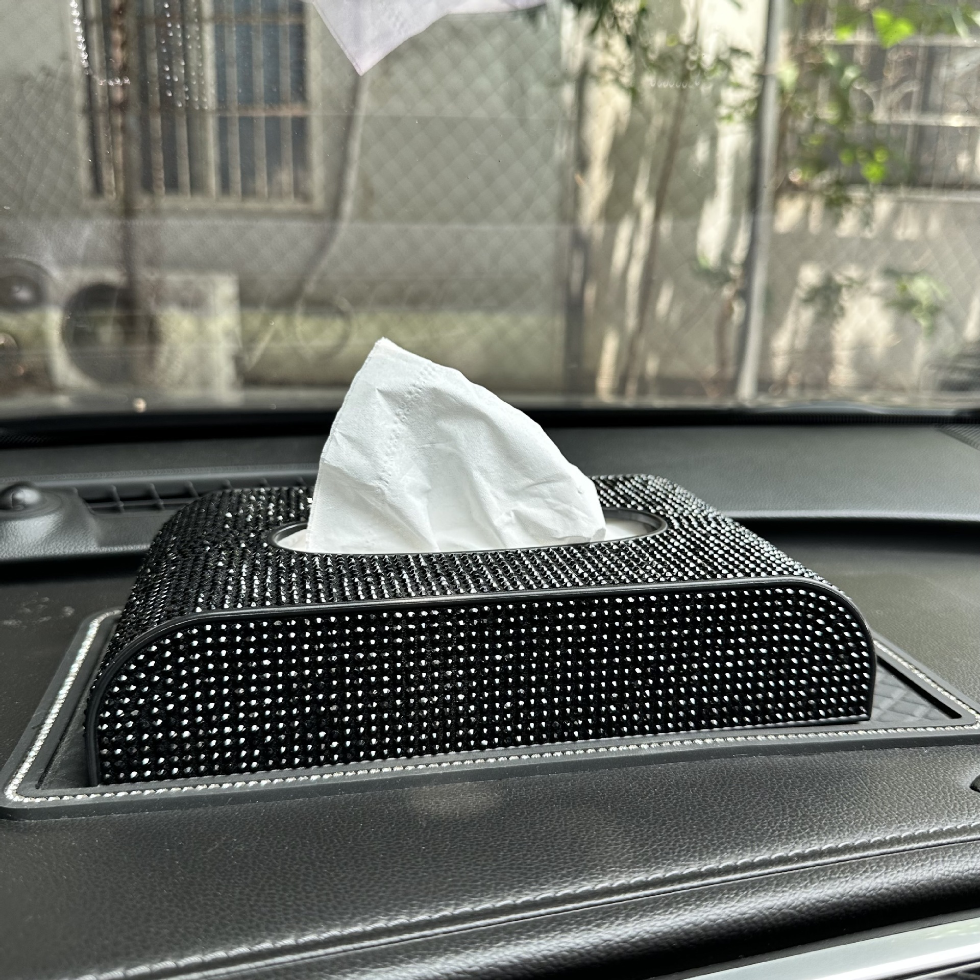 Diamond-Encrusted Car Tissue Box, Creative Car Interior Tissue Box, High-End Car Tissue Cover, Fashionable Decoration
