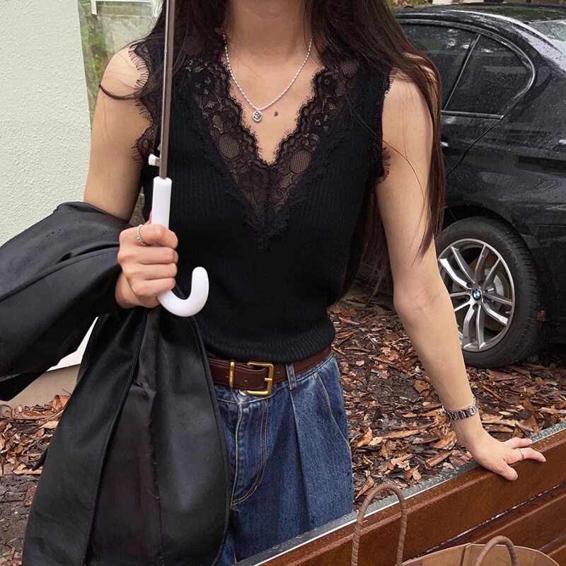 V-neck eyelash lace sling autumn and winter bottoming shirt stitching knitted vest women's suit inner wear slimming chic top V-neck eyelash lace sling autumn and winter bottoming shirt stitching knitted vest women's suit inner wear slimming chic top