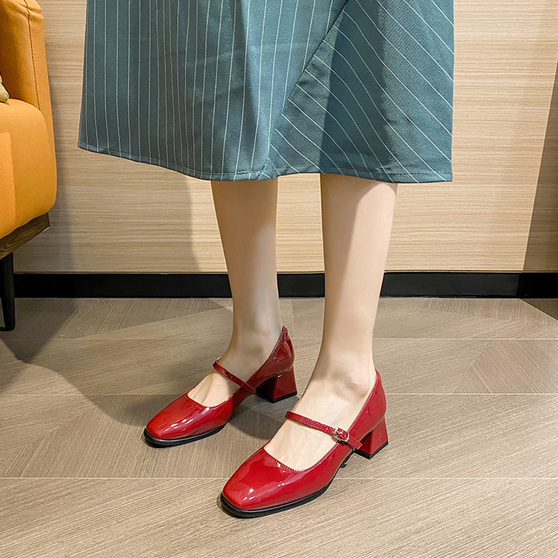 Zapatos individuales de cabeza cuadrada para mujer, charol de tacón grueso con estilo nocturno, estilo francés retro jk Mary Jane zapatos de cuero para mujer 6165