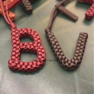 依娃编织 | BV纯手工编织字母挂件可定制字母形状包包挂件-阿里巴巴