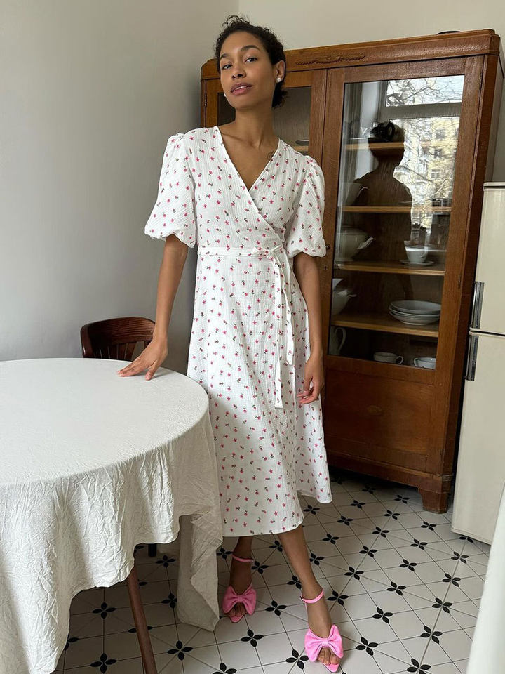 Đầm liền cotton in hoa cổ chữ V tay bồng buộc dây lưng cao — Hoa oải hương, Hoa tulip màu hồng, Màu be, Màu hồng chi tiết 127