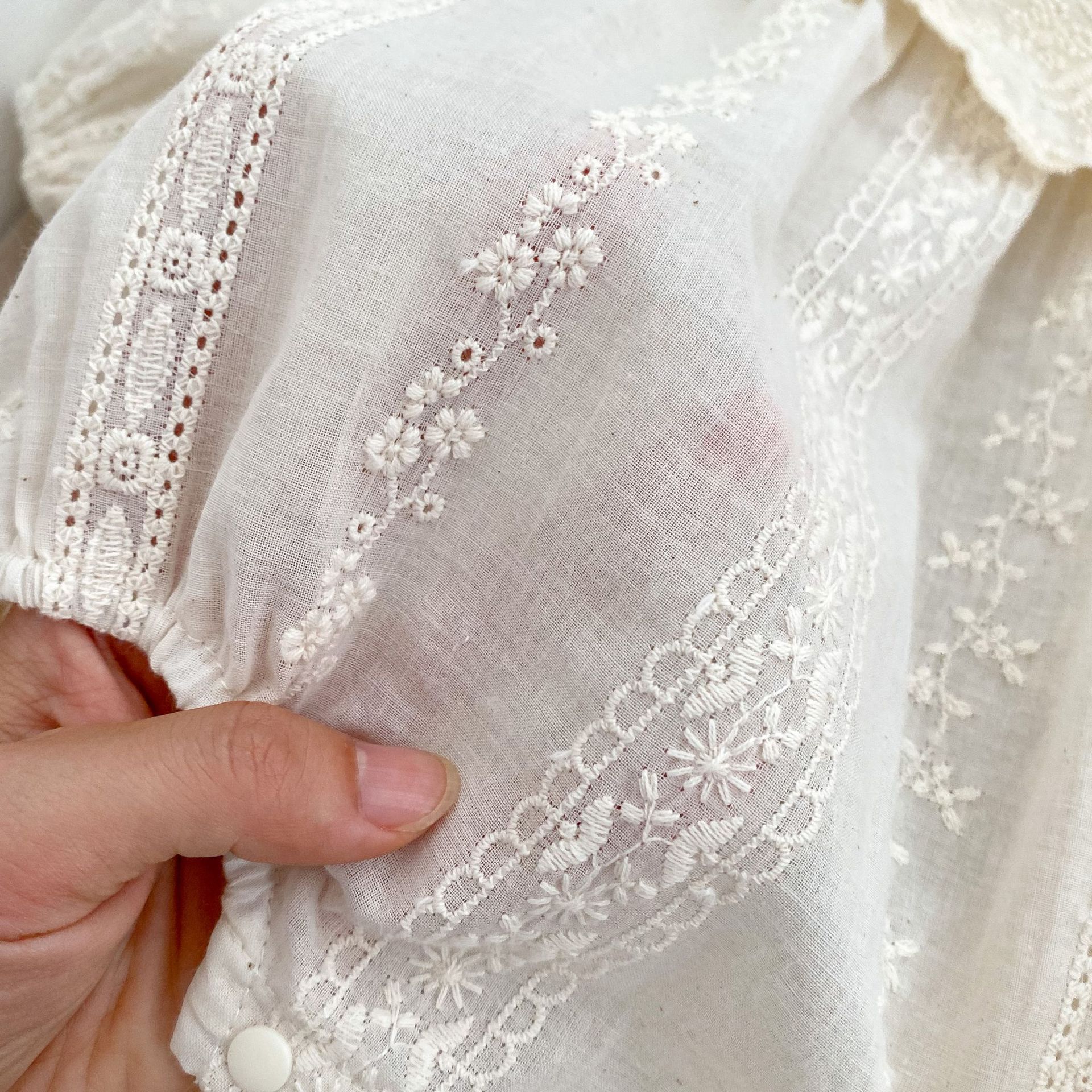 2024 primavera ropa de bebé estilo occidental flor bordada mameluco femenino bebé grande solapa manga larga vestido para Hermanas