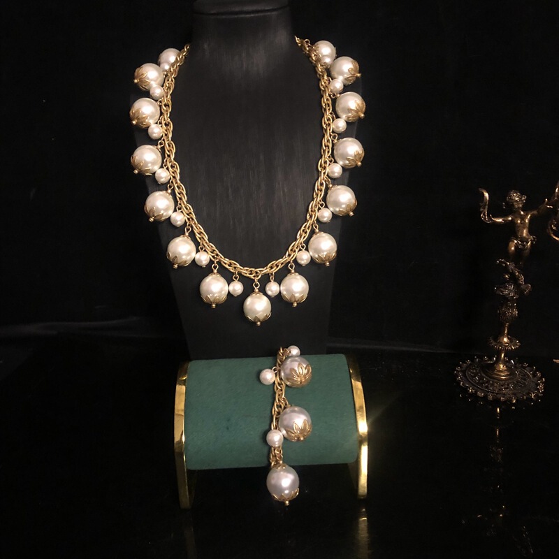 French Retro Glass Pearl Old Gold Necklace Bracelet suit Simple Niche All-match European and American Foreign Trade Jewelry French Retro Glass Pearl Old Gold Necklace Bracelet suit Simple Niche All-match European and American Foreign Trade Jewelry