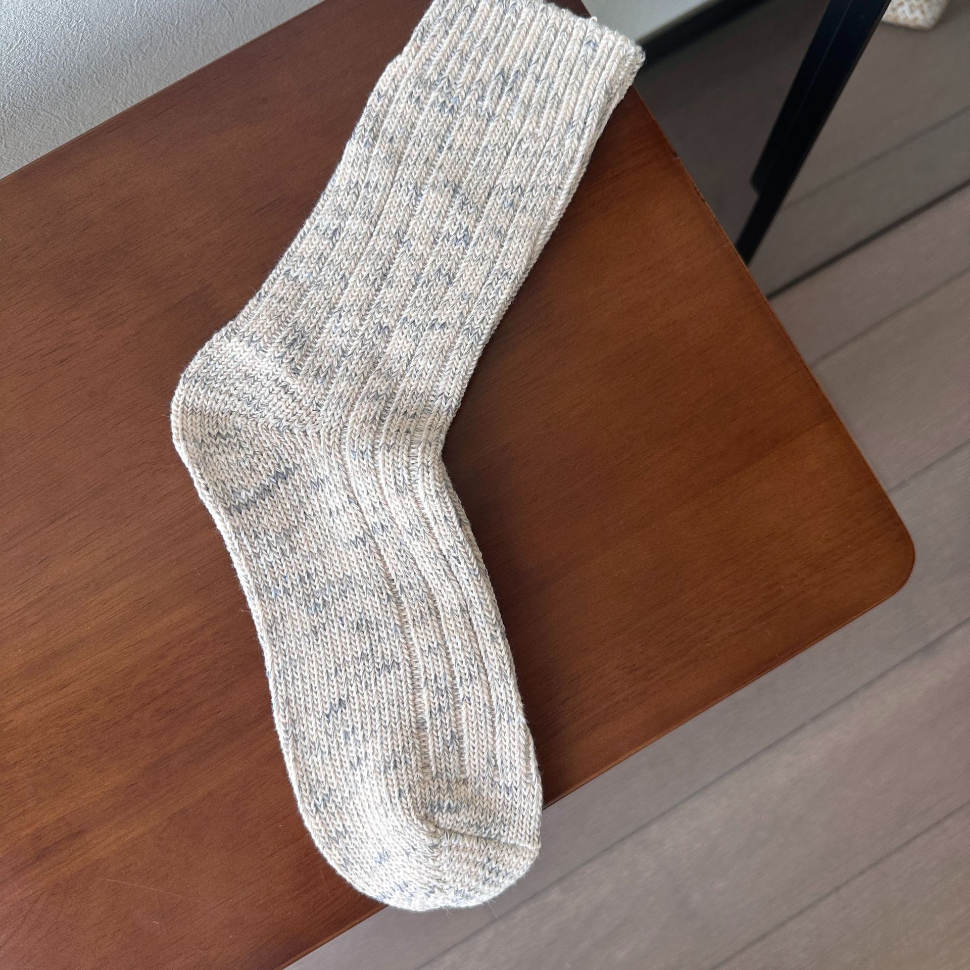 라이트 그레이 기타 라인]