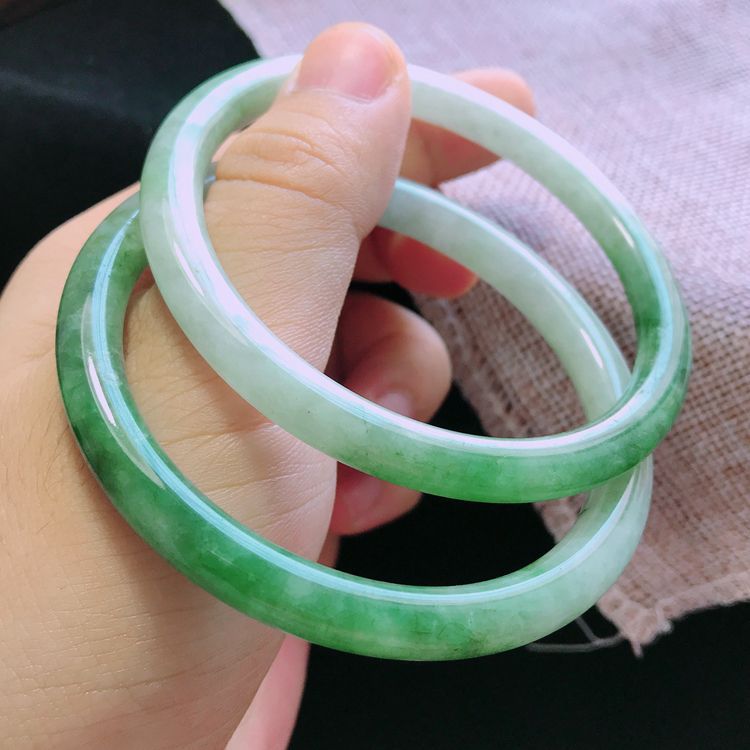 Vòng tay ngọc bích Miến Điện tự nhiên dáng tròn mỏng màu xanh trắng băng sáp chi tiết 3