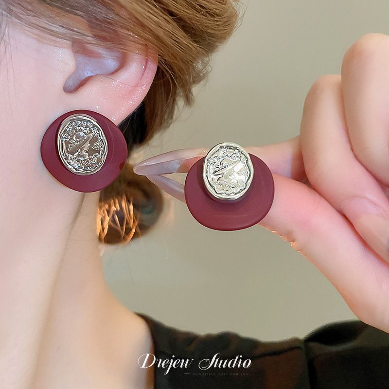 Pendientes de suministro de mercado nocturno de agujas de plata Pendientes de moda coreana en vivo Pendientes de estilo caliente Pendientes de lujo ligero Mujeres de alta gama