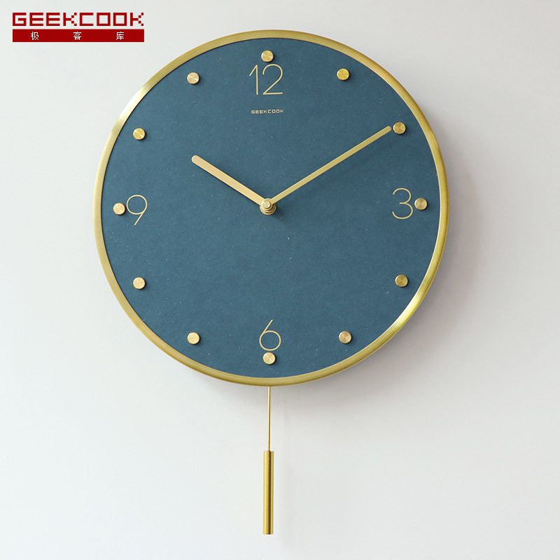 Metal mudo reloj de oscilación: Color de lujo ligero moderno lujo ligero ins Reloj de pared latón escala color MDF reloj cara