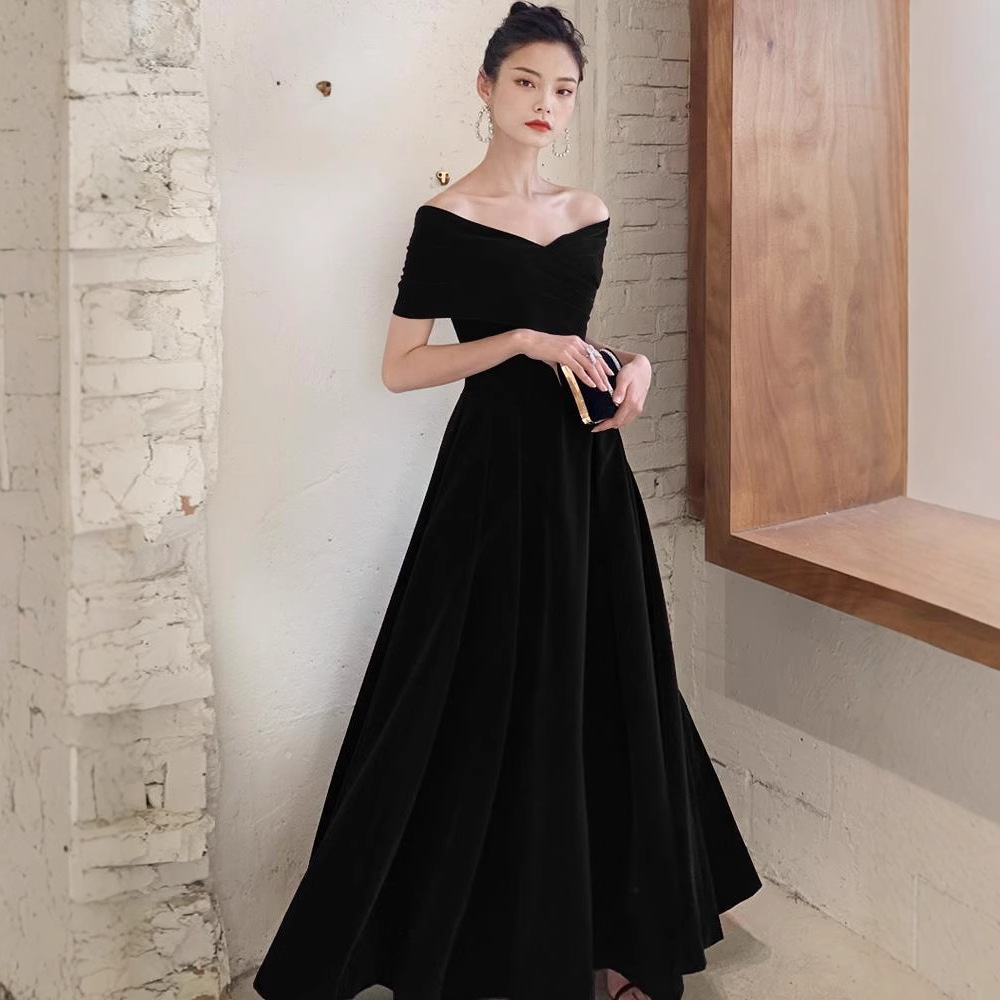 Vestido de noche negro adelgazante, talla grande, con hombros descubiertos, estilo largo, elegante para banquetes, adecuado para fiestas anuales, tallas pequeñas, otoño y primavera.