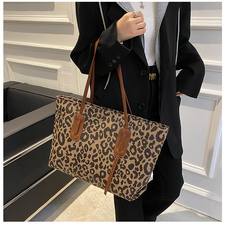 Women's Large Pu Leather Leopard Vintage Style Zipper Tote Bag display picture 11