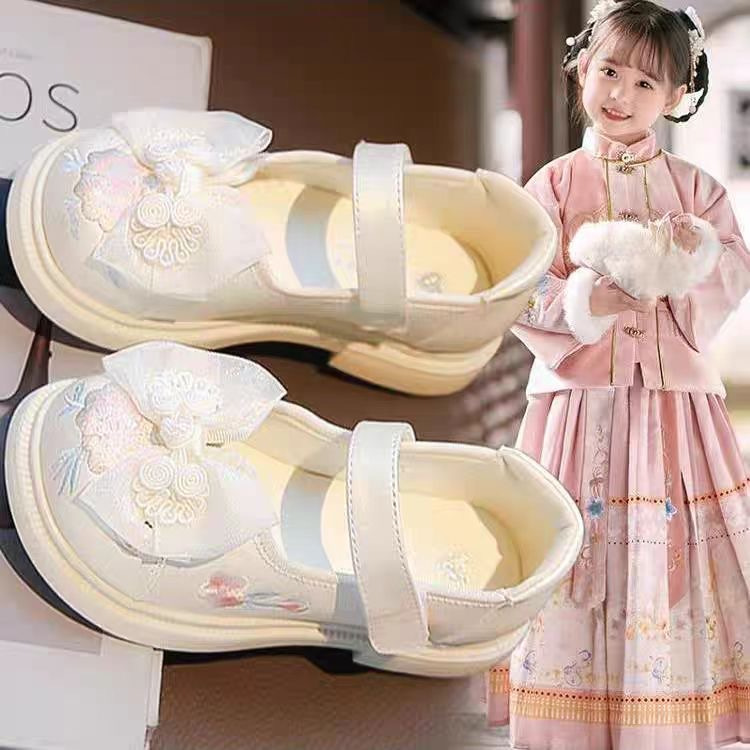 Zapatos de cuero para niñas estilo nacional zapatos de estilo chino primavera 2025 nuevos zapatos bordados para niños arco de la princesa zapatos de moda