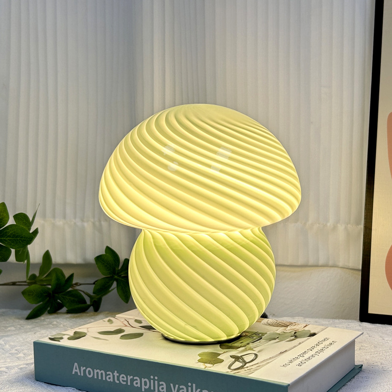 Lámpara de mesa para dormitorio, lámpara de noche de lujo, estudio, comedor, decoración de hotel, lámpara de cristal a rayas regulable de estilo americano, estilo de lujo ligero.