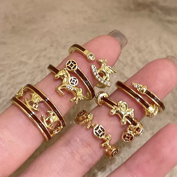 真金电镀滴油镂空小马开口戒指轻奢高级感食指戒本命年小众指环女