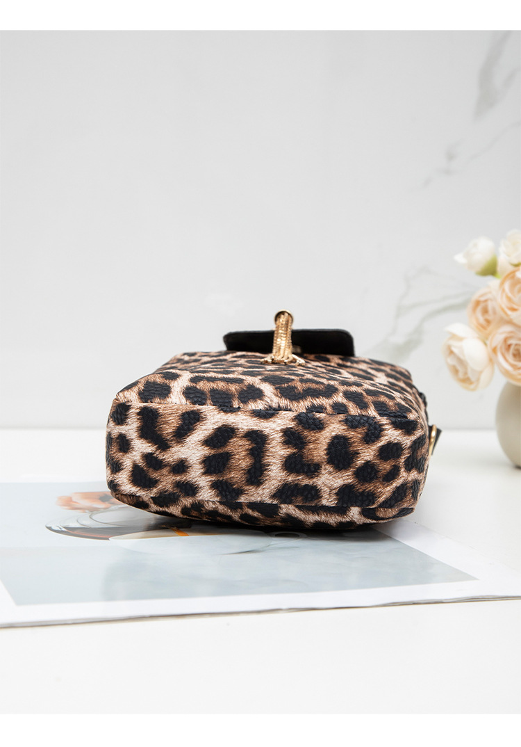 Streetwear Style Square Shape Women's Leopard Pu Leather Tassel Sewing Thread Zipper Phone Wallets