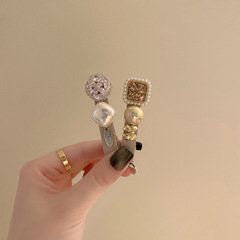 Chic French-style Pearl Rhinestone Duckbill Clip, Retro Elegant Bangs Straight Barrette, Delicate High-End Hairclip for the Back of the Head—Perfect for Women