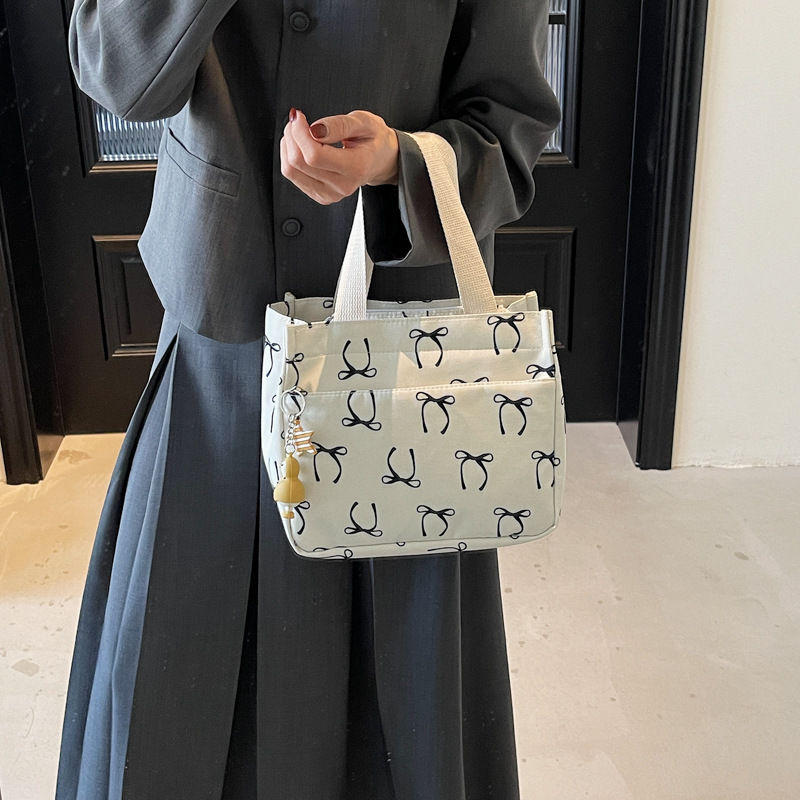Wholesale fashion bento bag new daily lightweight handbag Korean version high-quality travel and business versatile handbag