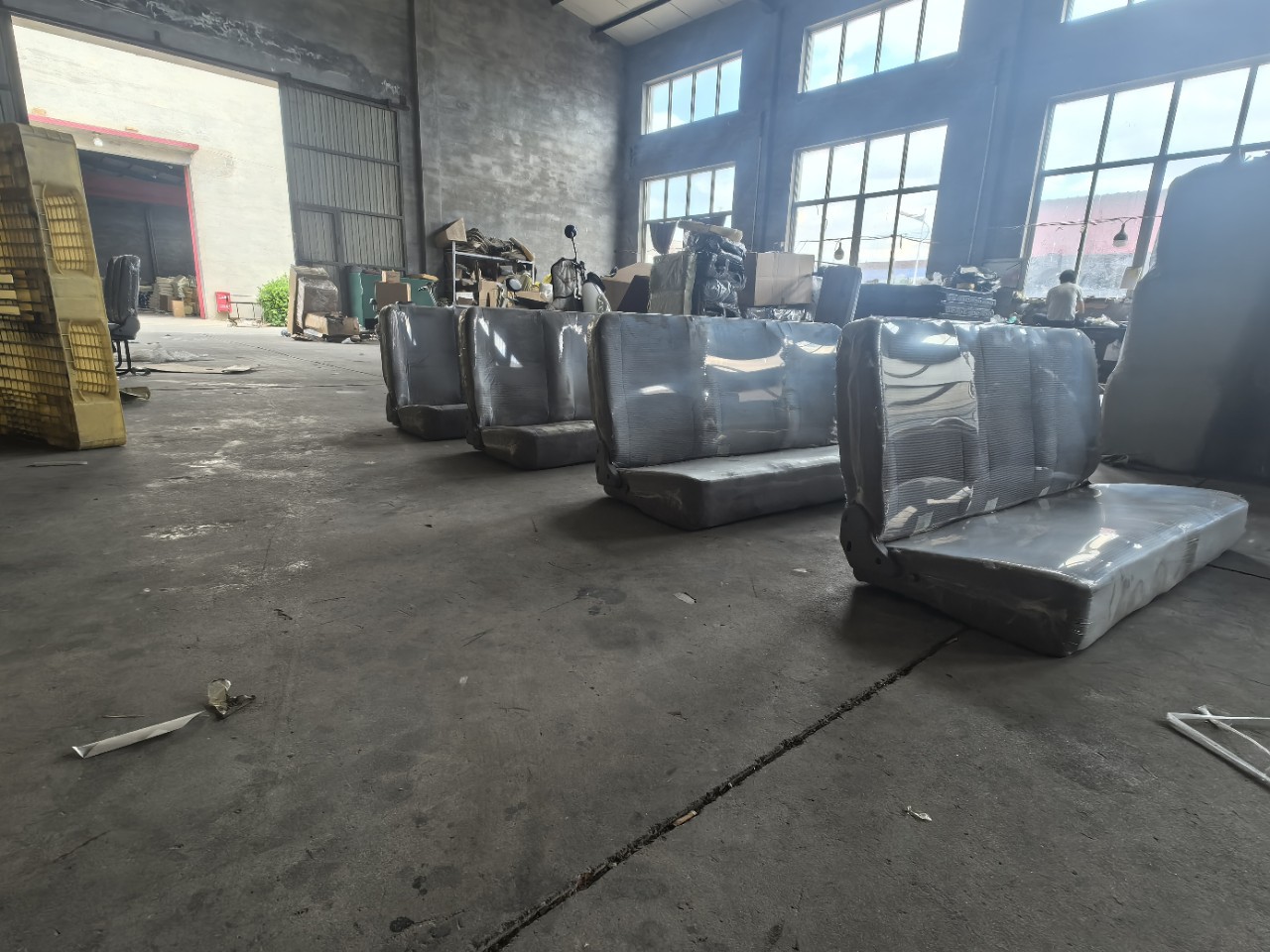 Modified Car, Van, Passenger Bus, Ambulance, Rv, Large Bus, Minibus, Rear Three-Seater Modified Folding Seat, Imitation Model