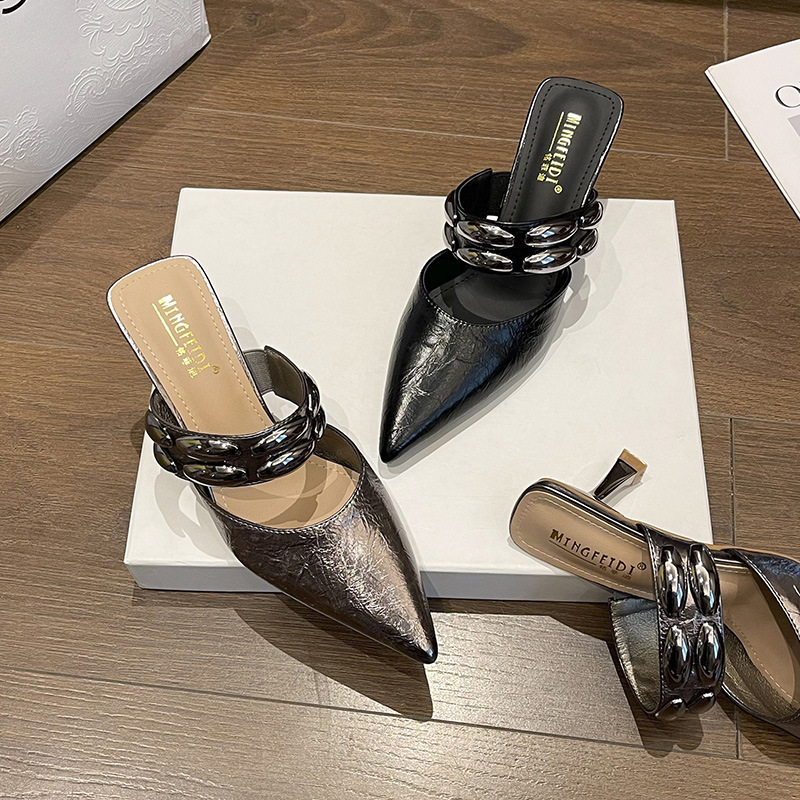 2026 nuevo estilo de moda de punta punta de cabeza media zapatillas de mujer de verano versátil tacones delgados zapatillas de tacones altos un cinturón