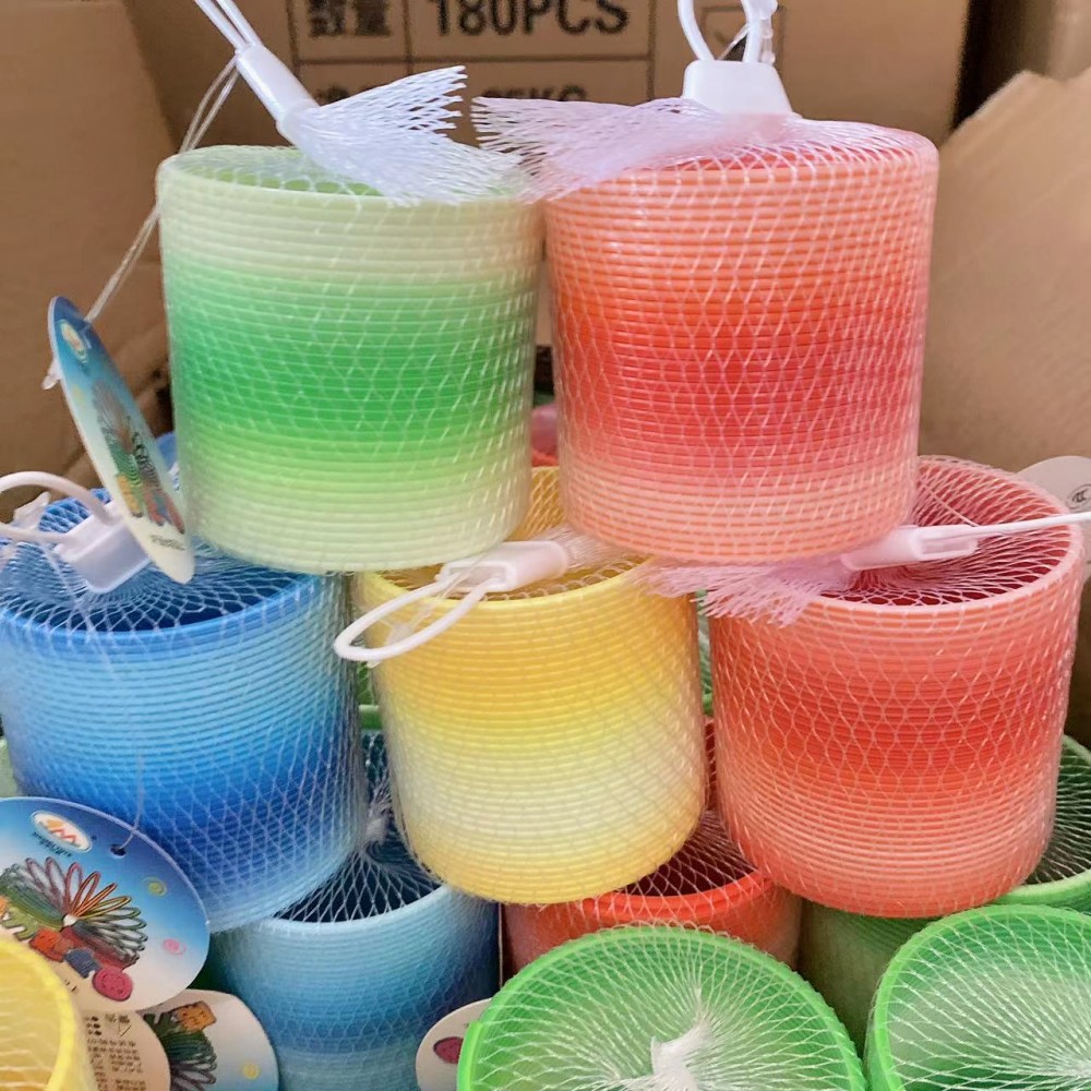 Educativo de los niños del arco iris mágico anillo Jenga regalo puesto juguete resorte elástico 2 yuanes tienda por lotes image 3