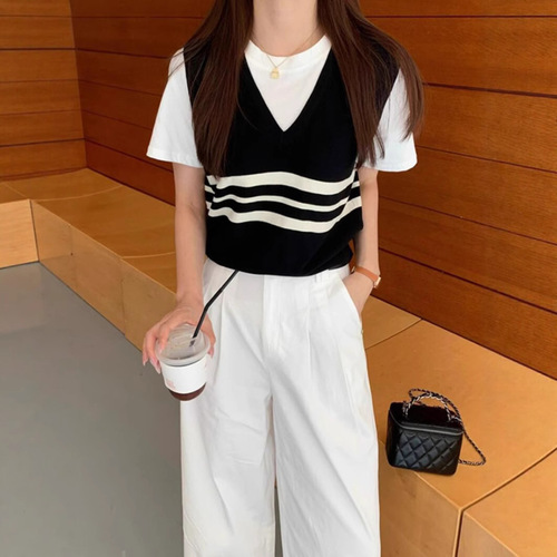 College-style color-block striped faux two-piece ice silk short-sleeve knitted T-shirt for women—perfect for summer, flattering and slimming for petite figures.