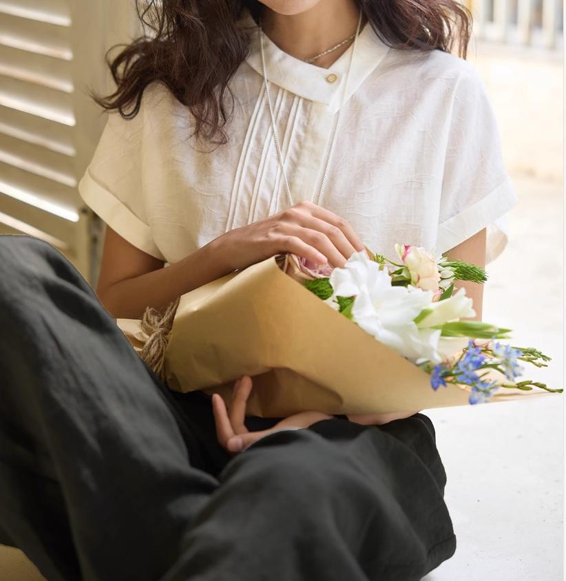 Áo sơ mi nữ linen họa tiết jacquard cổ ve không đối xứng tay ngắn — Mây trắng, Xanh lông mòng tre chi tiết 12