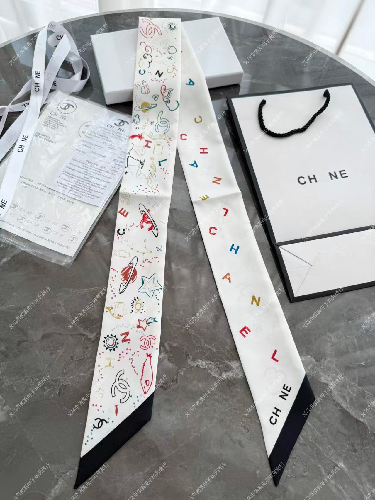 Xiangjia planet graffiti - creamy white / 8*120CM