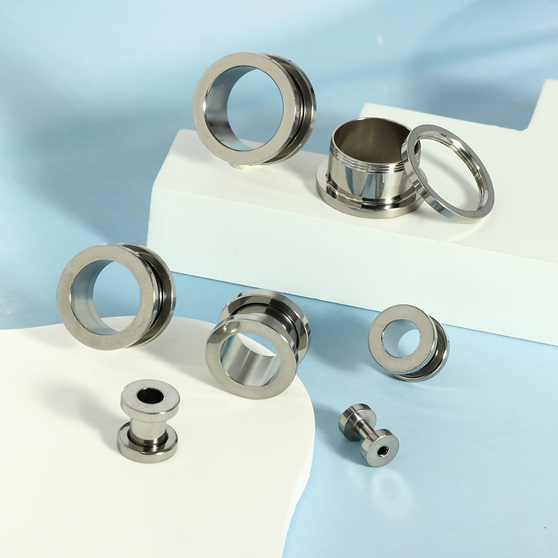 16G labret stud size and finish detail