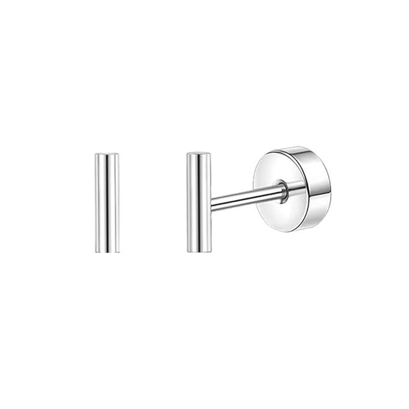Cet ensemble de boucles d'oreilles pour homme, composé d'une puce et d'une petite créole en titane, est hypoallergénique, résistant au ternissement et idéal pour un usage quotidien. Élégant et moderne, il crée un look époustouflant._voghion.com