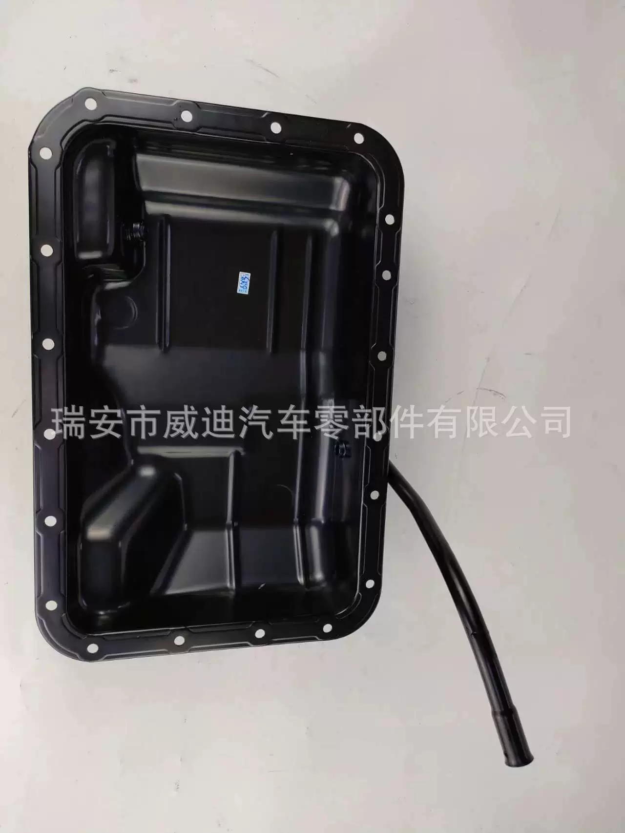 Масляный поддон двигателя три. Лин 2705A042