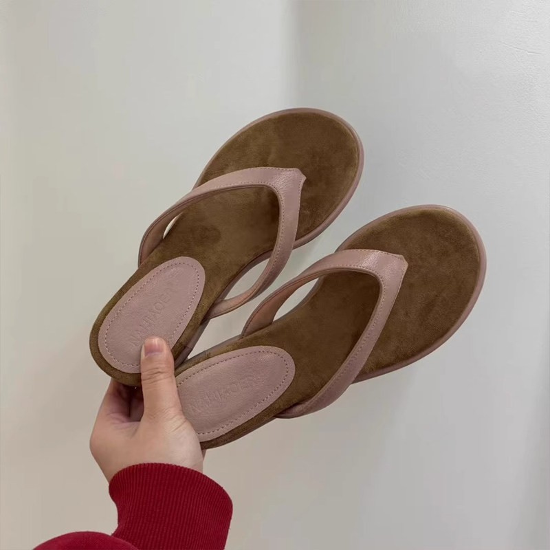 Zapatillas de flip flop 2026 nuevo estilo coreano de moda universal fondo plano antideslizante ligero simple zapatillas de mujer image 3