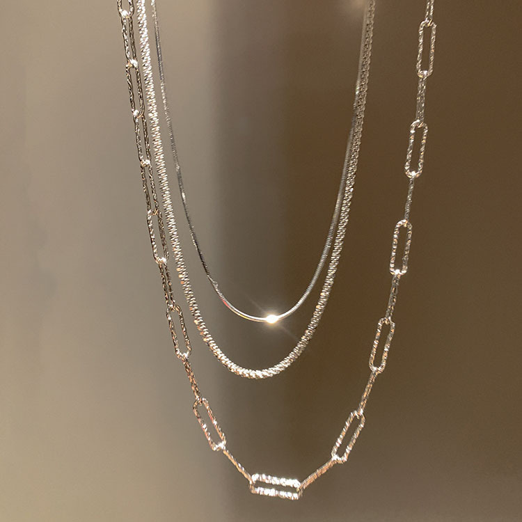 Small design necklace
