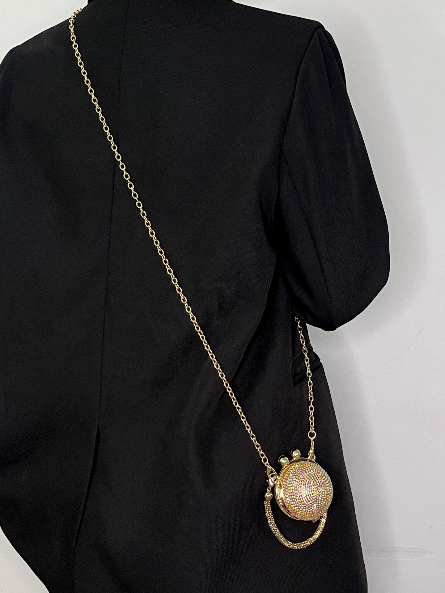 クロスボーダーの美しい円の球形の包みの小さいバラのいっぱいのドリルのドレスの包みの新型の女性の小さいハンドバッグの金属の質の晩餐の包み