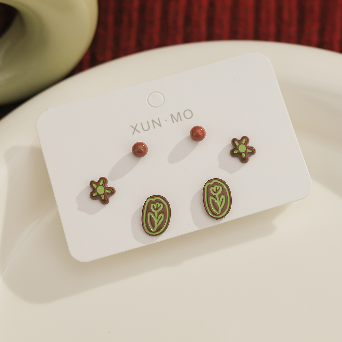 Juego de pendientes de aguja plateados, sencillos y compactos para mujer, pendientes geométricos en forma de corazón, bonitos, dulces y versátiles, venta al por mayor para puestos de mercado