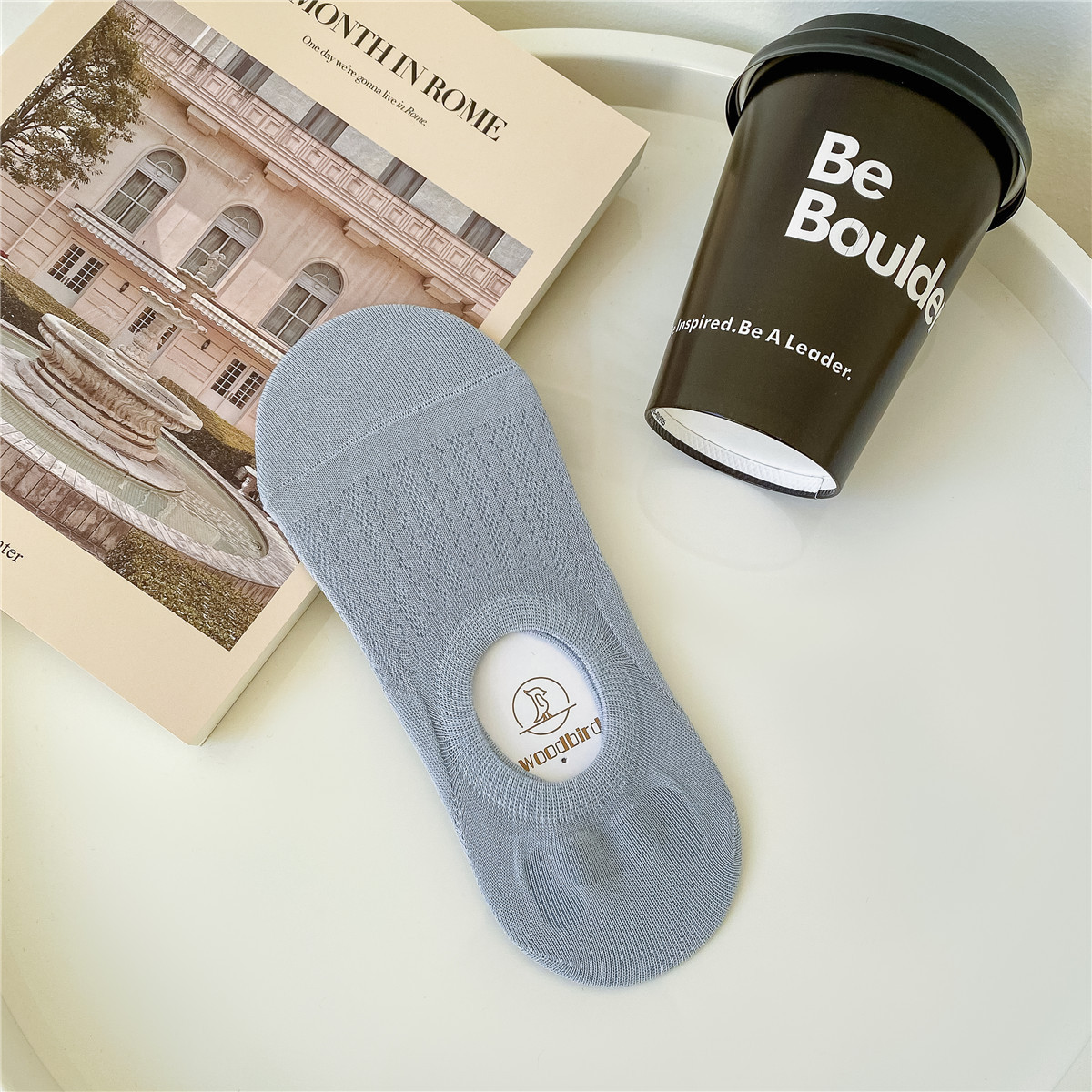 Primavera y verano delgada malla invisible calcetines antideslizantes para mujeres no se caen talones fondo de algodón sólido absorción de sudor respirable boca ligera calcetines de barco