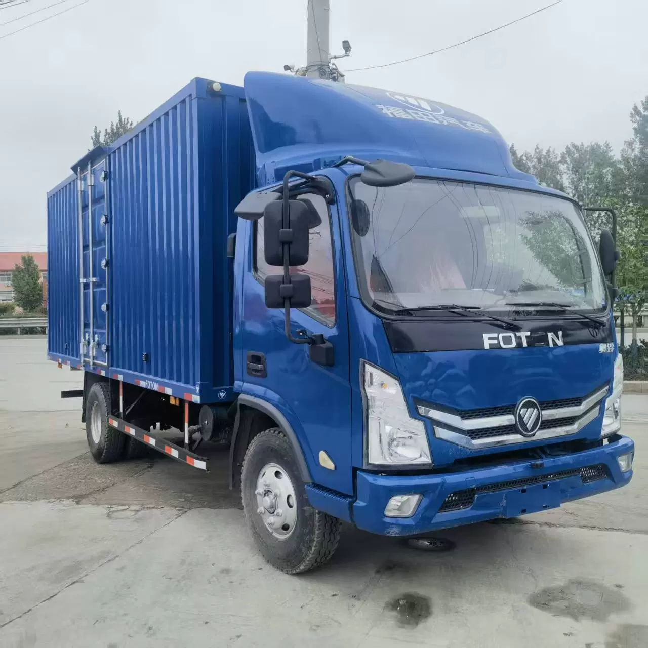 出口重汽HOWO载货运输车两轴奥铃集装箱外贸三厢式物流车自卸车