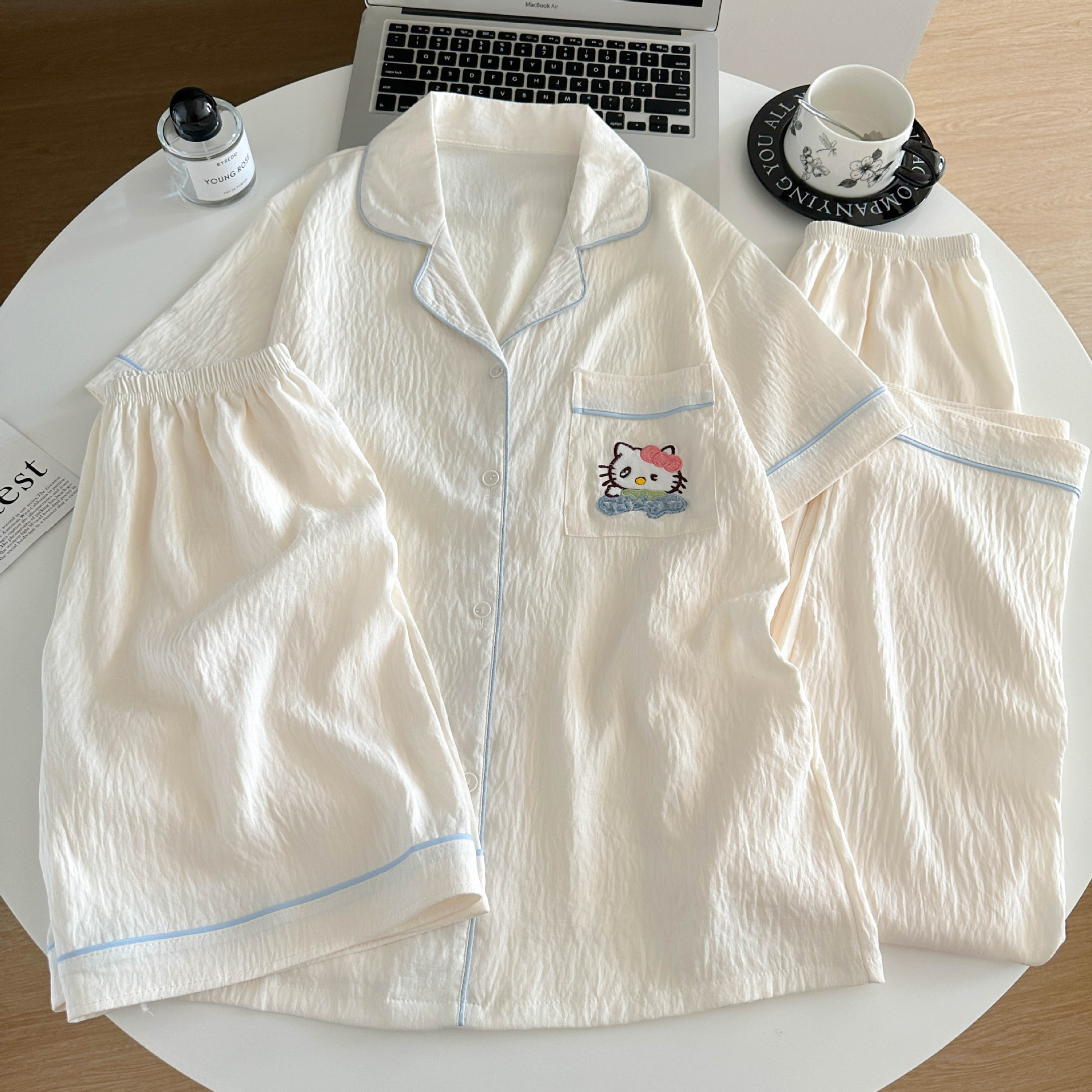 Al por mayor transfronterizo de tres piezas nubes algodón pijama cardigán con solapa mangas cortas pantalones cortos de dibujos animados a cuadros ropa para el hogar