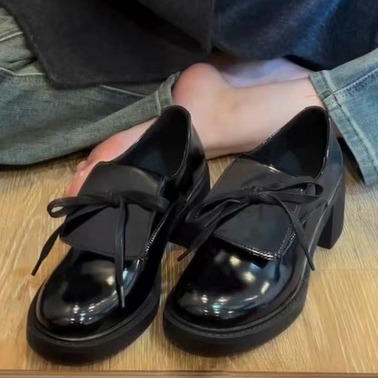 Laca, cuero negro, cuero de cabeza redonda, zapatos de cuero pequeños, atados con 100 zapatos de fondo grueso, zapatos lafu, zapatos de seguimiento gruesos de estilo británico femenino