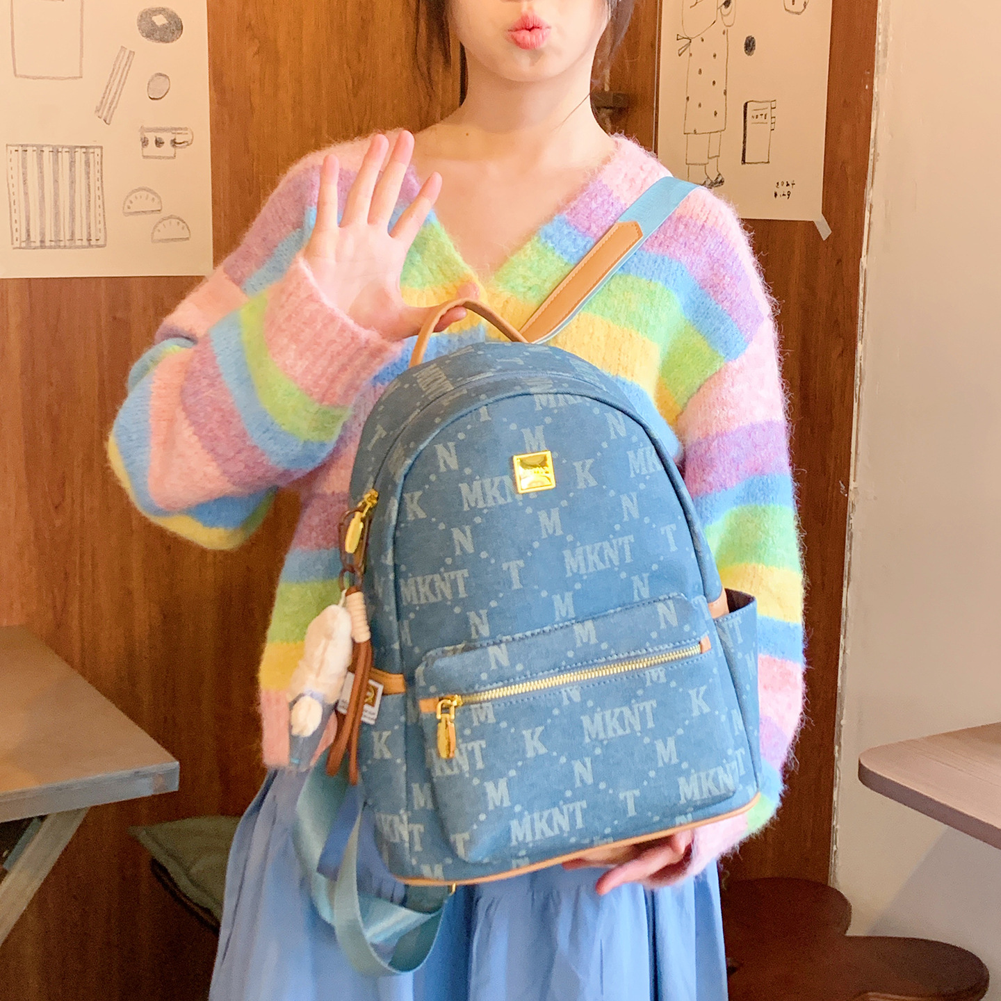 Nueva mochila de mujer transfronteriza, mochila de viaje de gran capacidad, mochila de viaje de letras extranjeras, mochila de mujer de viaje