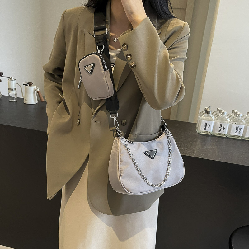 2024 otoño nuevo bolso femenino textura tela impermeable bolso de axila cadena de todo fósforo bolso de mensajero de un solo hombro para mujer