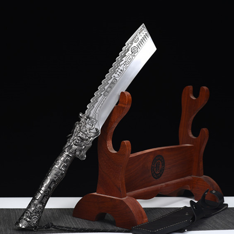 龙泉侠客堂临渊柴刀一体锻打刻花背齿镰刀皮套户外野营钓鱼开路