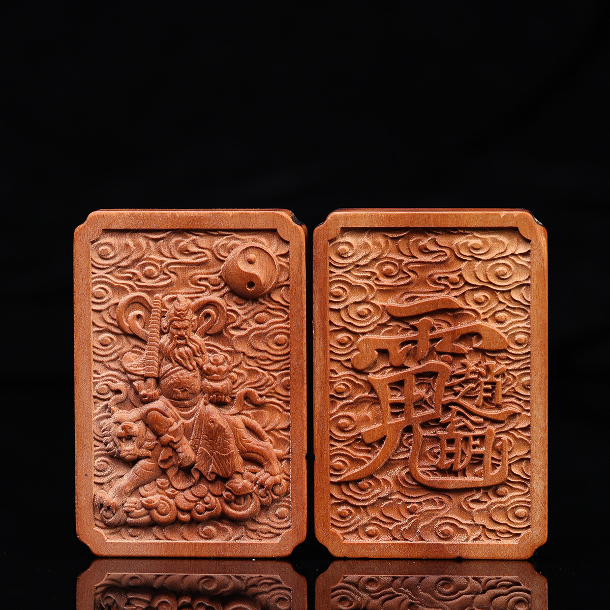 Master gift natural lightning-struck Chinese date wood auspicious cloud peace pendant peace ornament men women baby hand piece relief carving