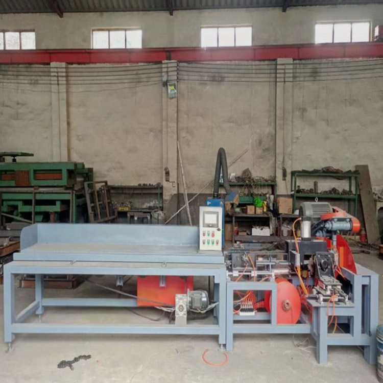 Máquina automática de pie de paleta de madera vieja máquina de moldeo de moldeo de plantilla máquina de perforación de pilares máquina de perforación de clavos de pie