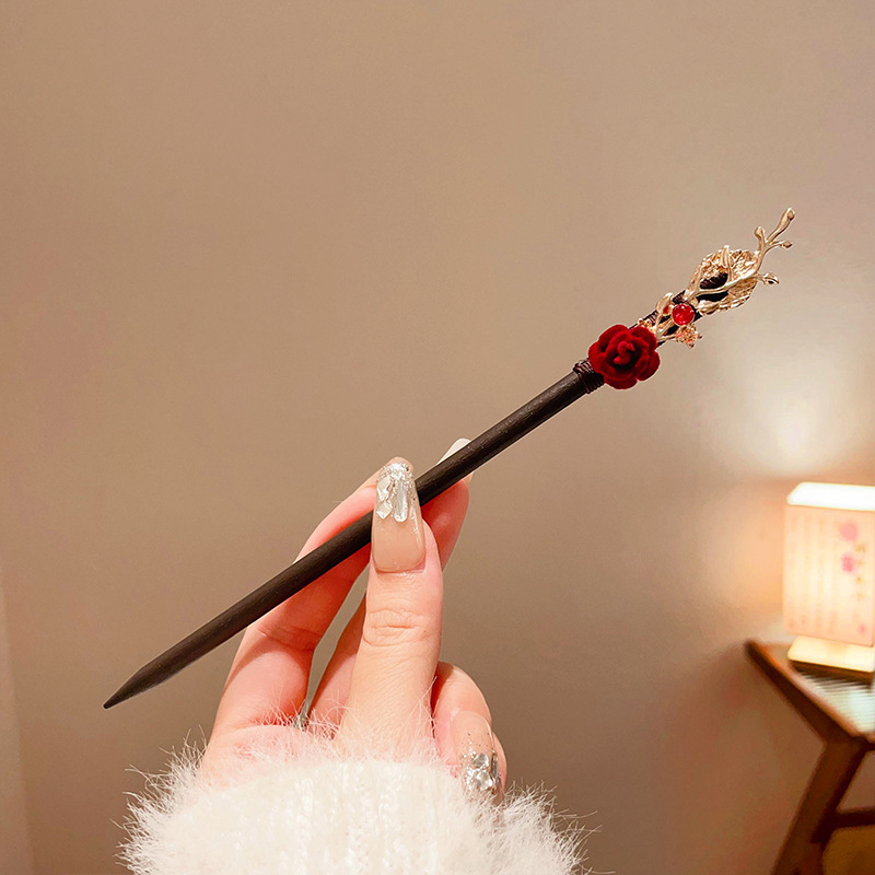 Horquilla de sándalo de imitación de estilo antiguo, nuevo estilo chino, sentido de alta gama, cheongsam, horquilla, falda de cara de caballo, horquilla de madera, tocado de horquilla de Hanfu