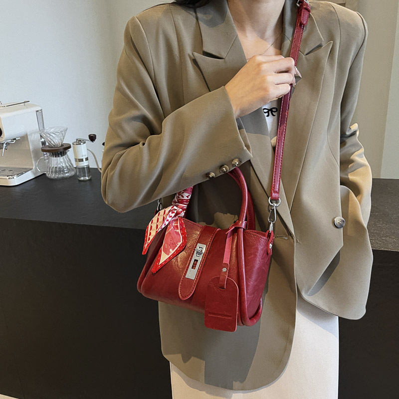 Bolso de mano universal de alta sensación para mujeres 2024 nuevo popular bolso de cubo de agua super caliente nicho de moda retro mochila